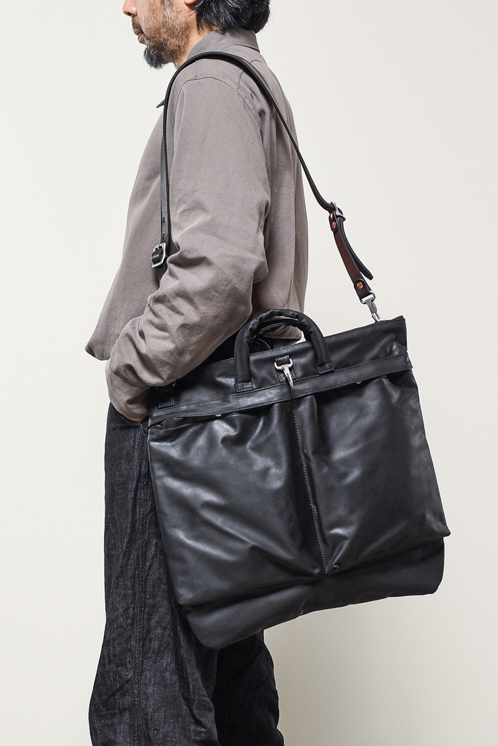 ACV-BG07WX WAXED COTTON HELMET BAG – ADDICT CLOTHES